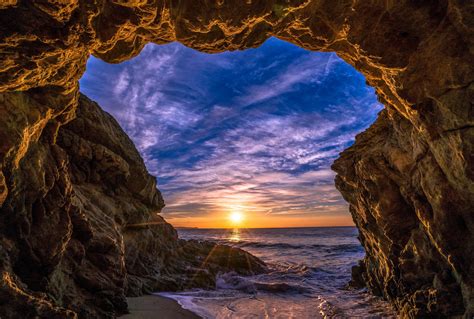 Wallpaper Cave.